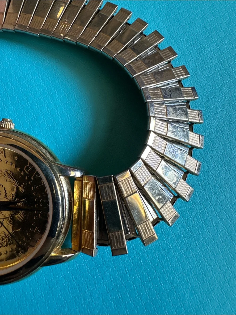 Vintage Gold Tone Half Dollar Presidential Coin Stretch Band Wristwatch